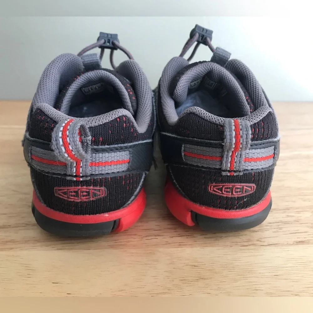 Keen Waterproof Shoes Big Kids Size: US 2 EUR 34 CM 21